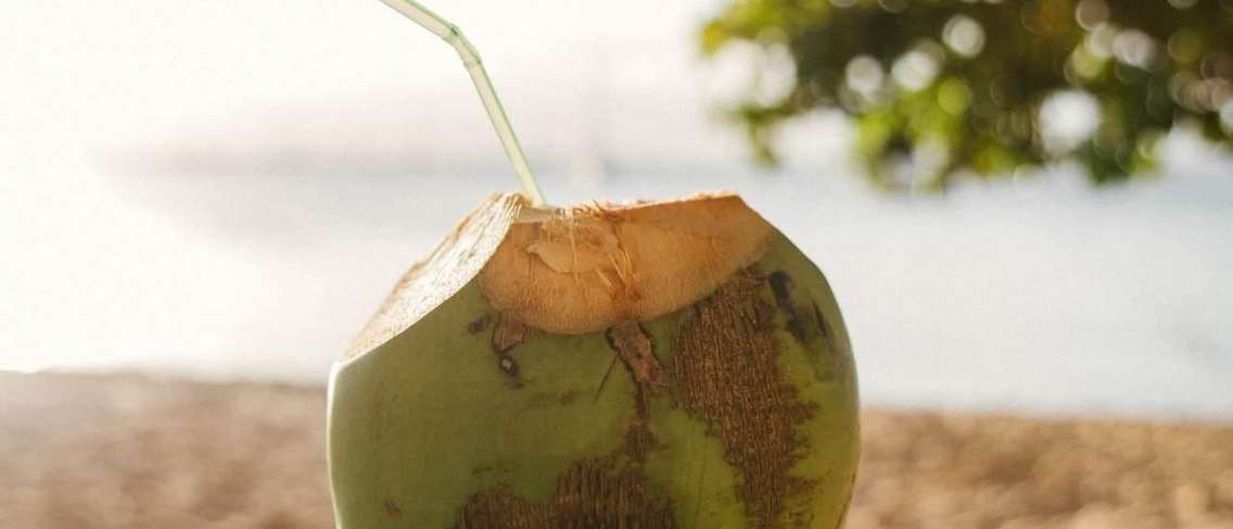 Apakah orang haid boleh minum air kelapa