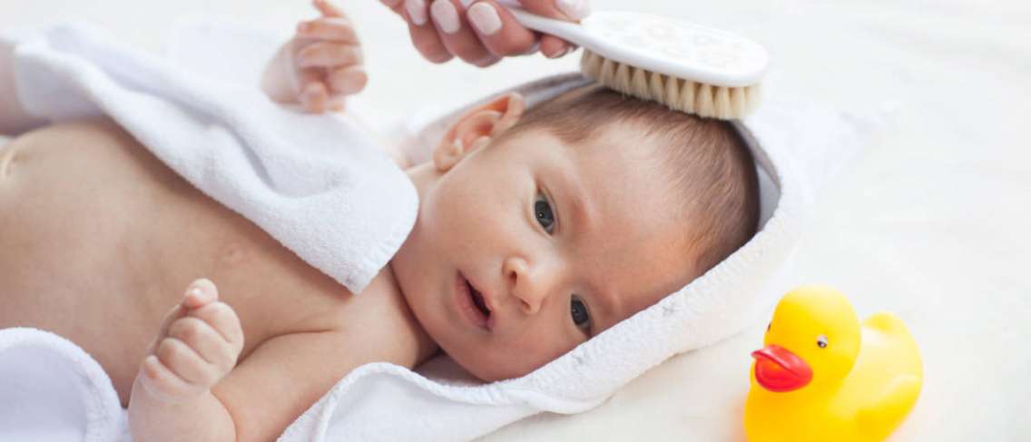Cara Mengatasi Kerak di Kulit Kepala Bayi | Guesehat