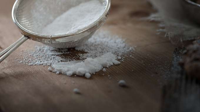 Eksfoliasi kulit mati dengan gula, garam atau soda kue