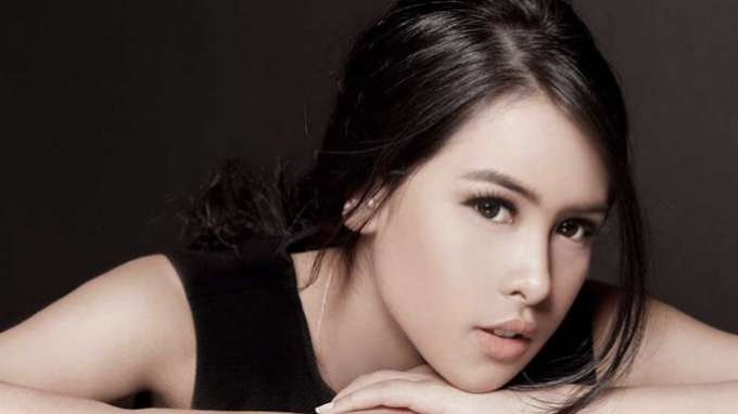 Maudy Ayunda - Artis