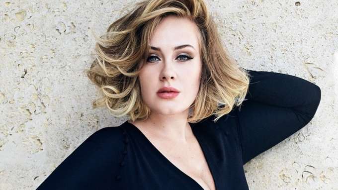 Adele dan Kecemasan Berada di Tengah Ribuan Penonton