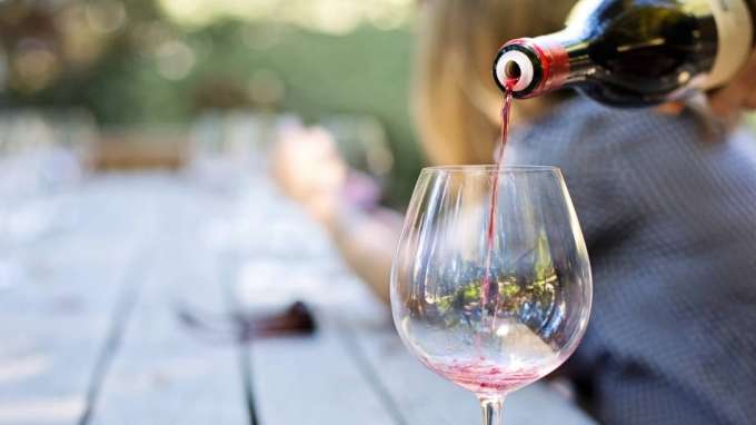 Wine adalah jenis alkohol yang paling ringan