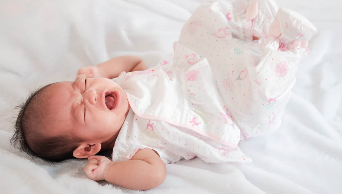Seorang bayi sedang menangis keras