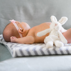 Cairan Keluar dari Puting Bayi, Wajar atau Tidak?