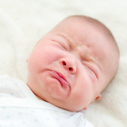 12 Tanda Bayi Lapar Selain Menangis