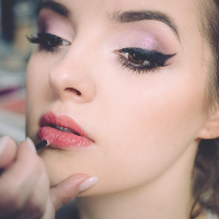 Ini Alasan Kenapa Kamu Harus Membersihkan Makeup