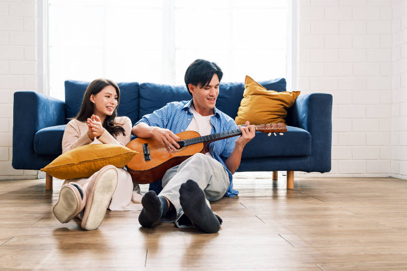 Ide Quality Time dengan Pasangan di Rumah yang Murah Meriah 