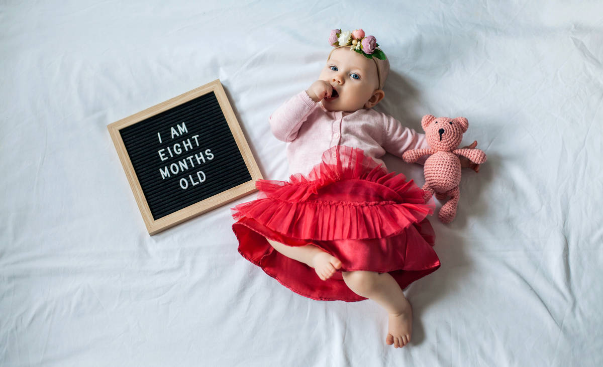 Tumbuh Kembang Bayi 8 Bulan