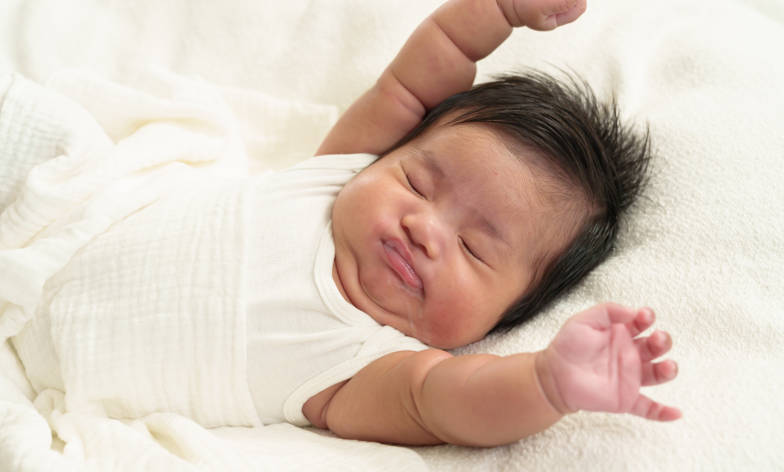 Alasan di Balik Bayi Sering Ngulet (Mengeliat)