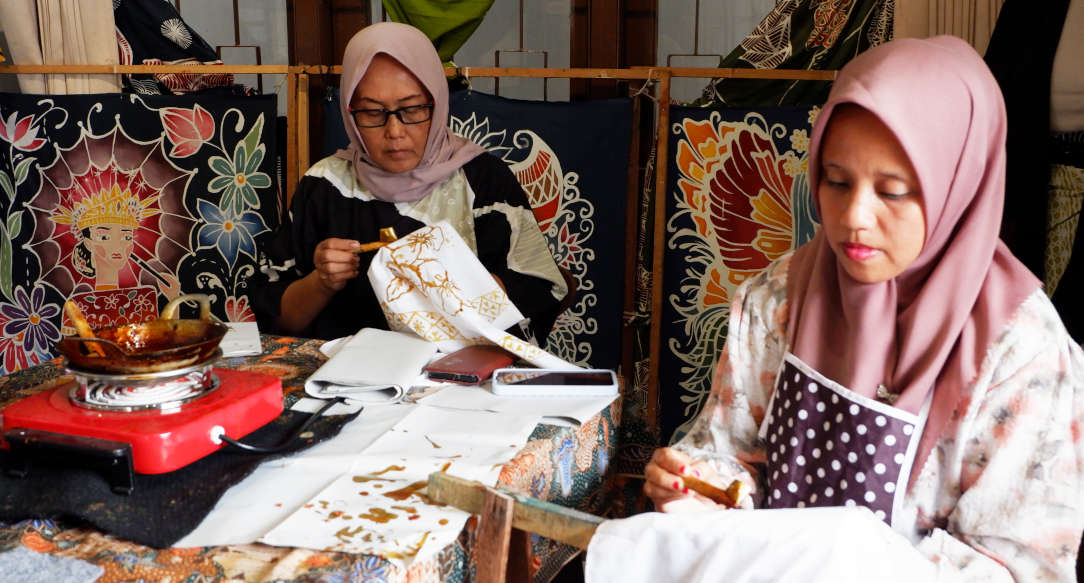 Cara Merawat Batik Kesayangan Mums, Jangan Gunakan Deterjen Biasa