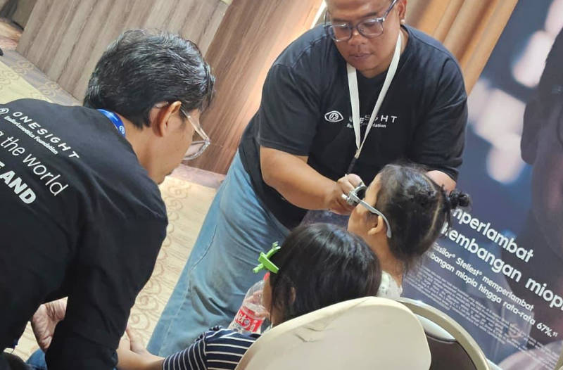 Anak Pakai Kacamata? Wajib Cek 6 Bulan Sekali