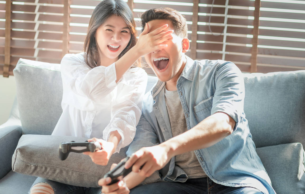 Pasangan suami istri sedang menghabiskan quality time berdua