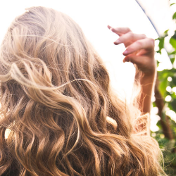 Bahayakah Mewarnai Rambut Saat Hamil?