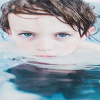 5 Langkah Awal Mengajarkan Berenang kepada Anak