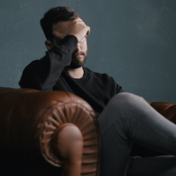 5 Penyebab Sakit Kepala yang Tidak Biasa!