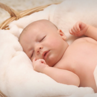 5 Penyebab Kepala Peang pada Bayi, Apakah Bahaya?