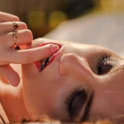 Wanita yang Sulit Orgasme Harus Coba 5 Posisi Seks Ini