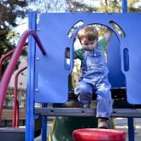 5 Tips Agar Anak Aman Bermain di Playground