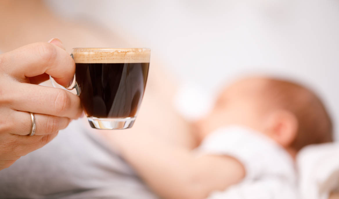 Bolehkah Ibu Menyusui Minum Kopi? Cek Faktanya, Mums!
