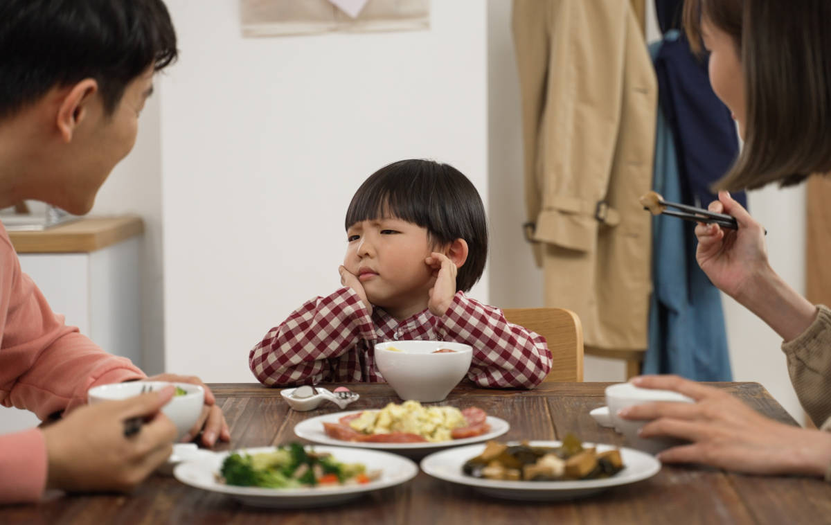 Menguji Kesabaran, Begini Cara Menghadapi Si Kecil yang Makannya Lambat