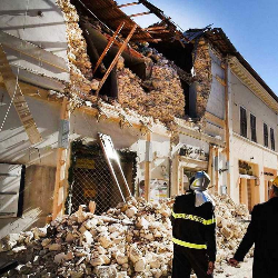 Jangan Panik, Ikuti Langkah Ini Saat Terjadi Gempa!