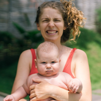 6 Manfaat Menjemur Bayi di Pagi Hari, yuk Rutinkan!