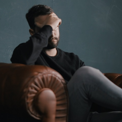 Pusing dan Sakit Kepala Setelah Makan? Ini Penyebabnya!