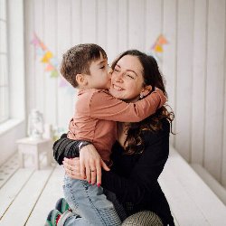 6 Tanda Anak Sayang Sama Ibunya