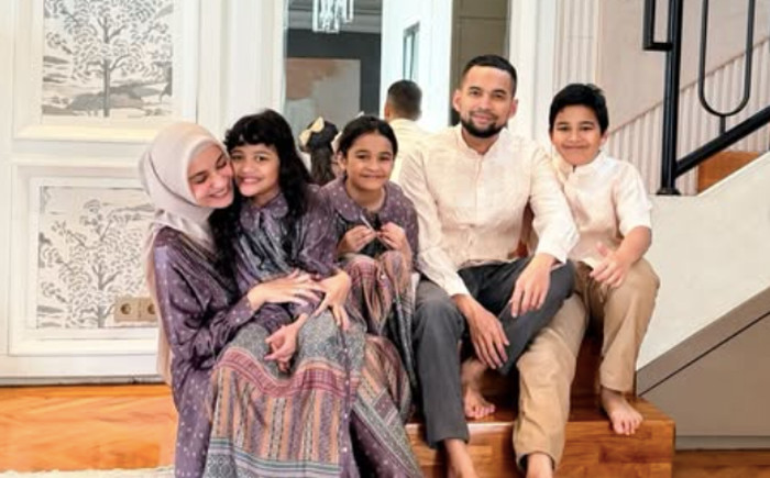 Pelajaran Parenting dari Shireen Sungkar dan Teuku Wisnu yang Bisa Ditiru Orang Tua 
