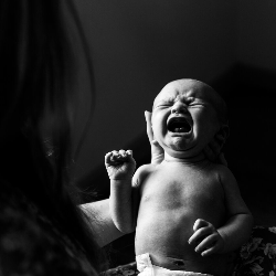 8 Keuntungan Melahirkan di Bidan