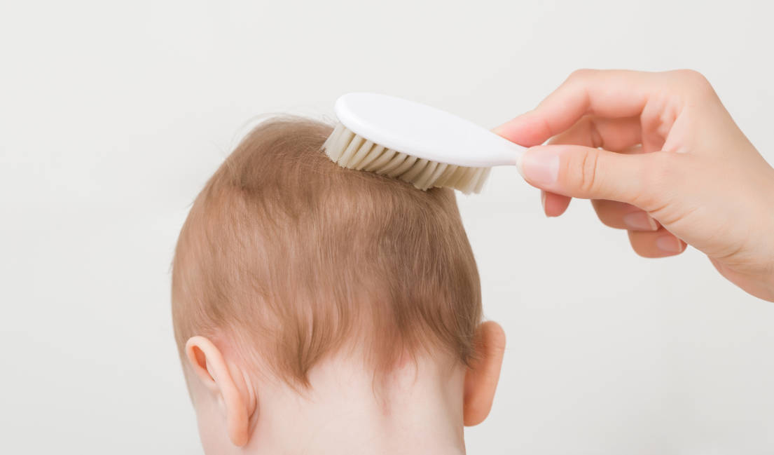 Ketahui Beberapa Penyebab Rambut Bayi Rontok