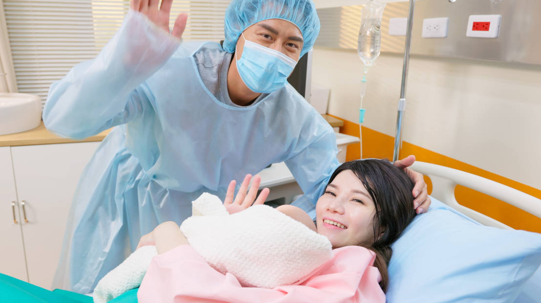 10 Alasan Pria Takut Dampingi Istri Melahirkan 