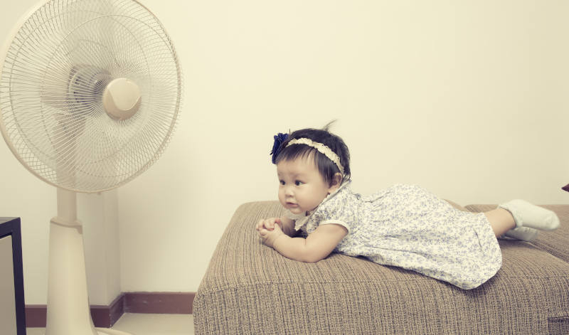 Apakah Bayi Boleh Tidur dengan Kipas Angin? 
