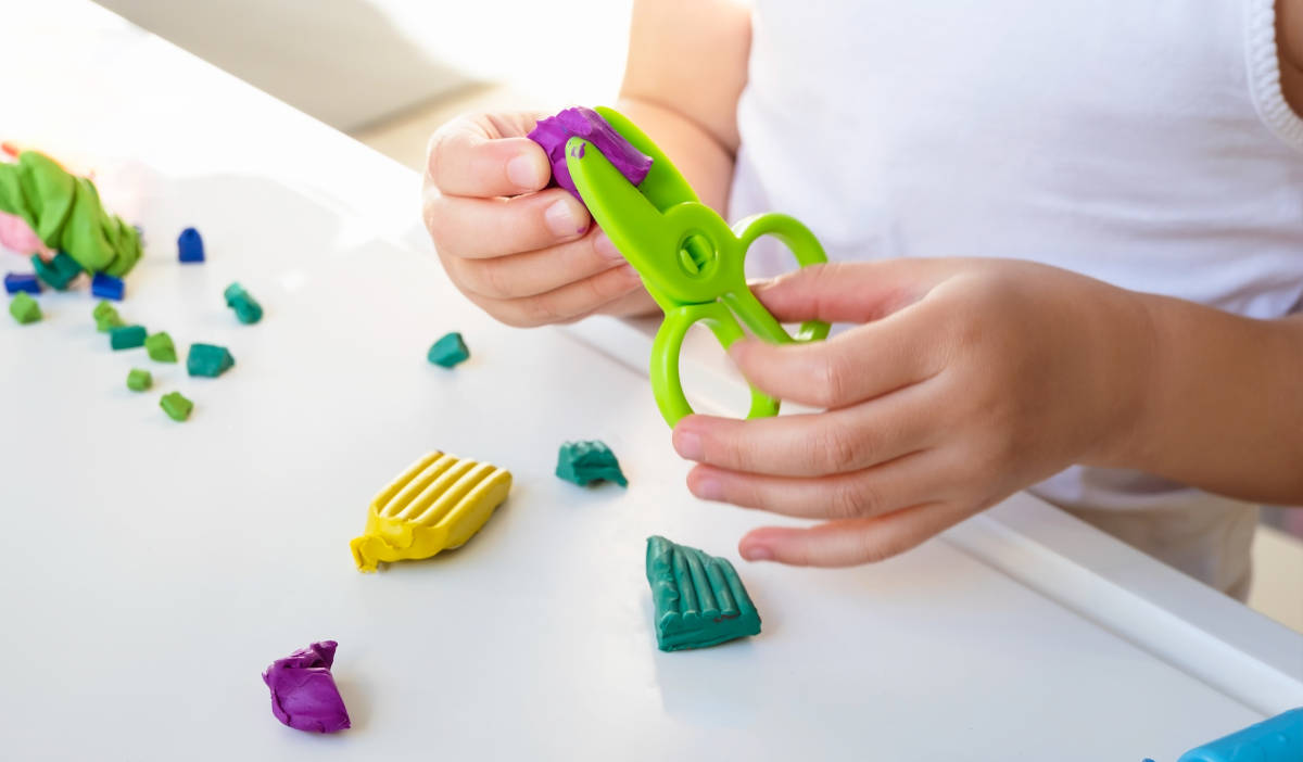 Kegiatan Melatih Motorik Halus Anak Usia 1 Hingga 3 Tahun