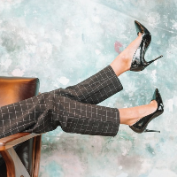 8 Bahaya Kesehatan Memakai Sepatu High Heels