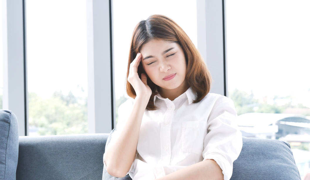 Wanita yang terlihat stres