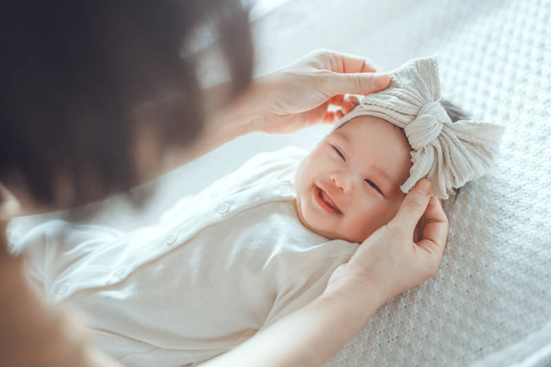 Ciri-ciri Bayi Cerdas Usia 0-12 Bulan