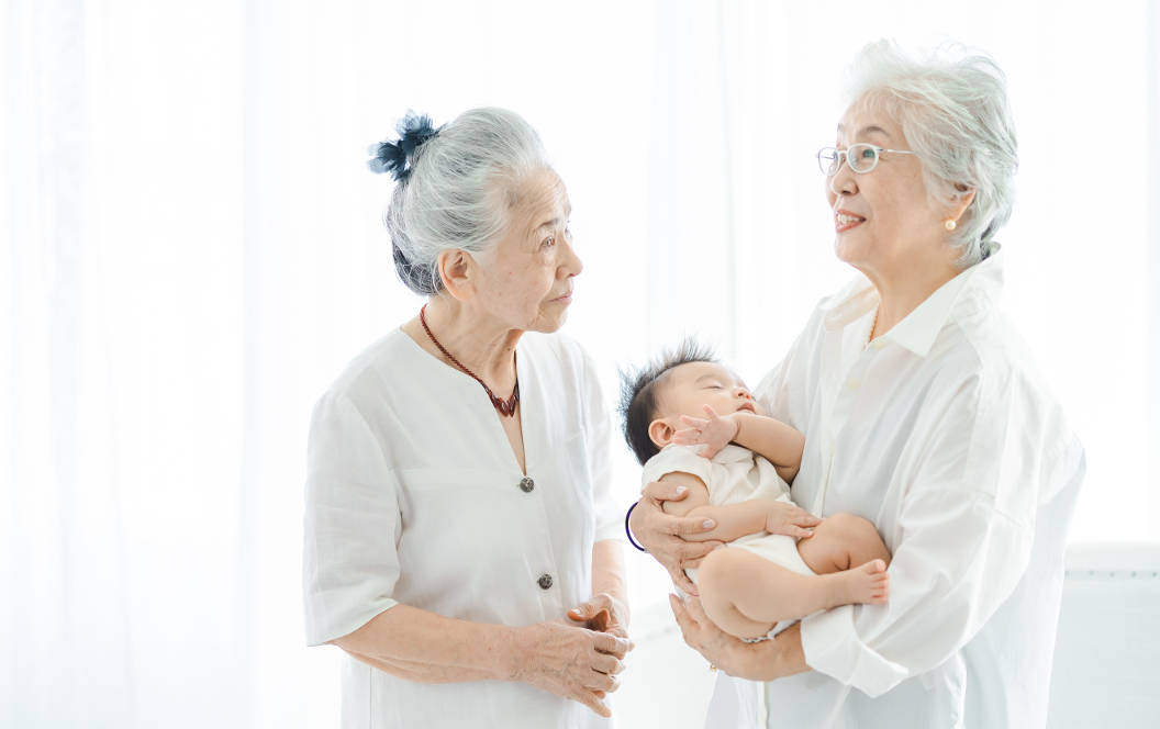 Mertua Ikut Campur Saat Mums Punya Bayi? Ini Cara Menghadapinya