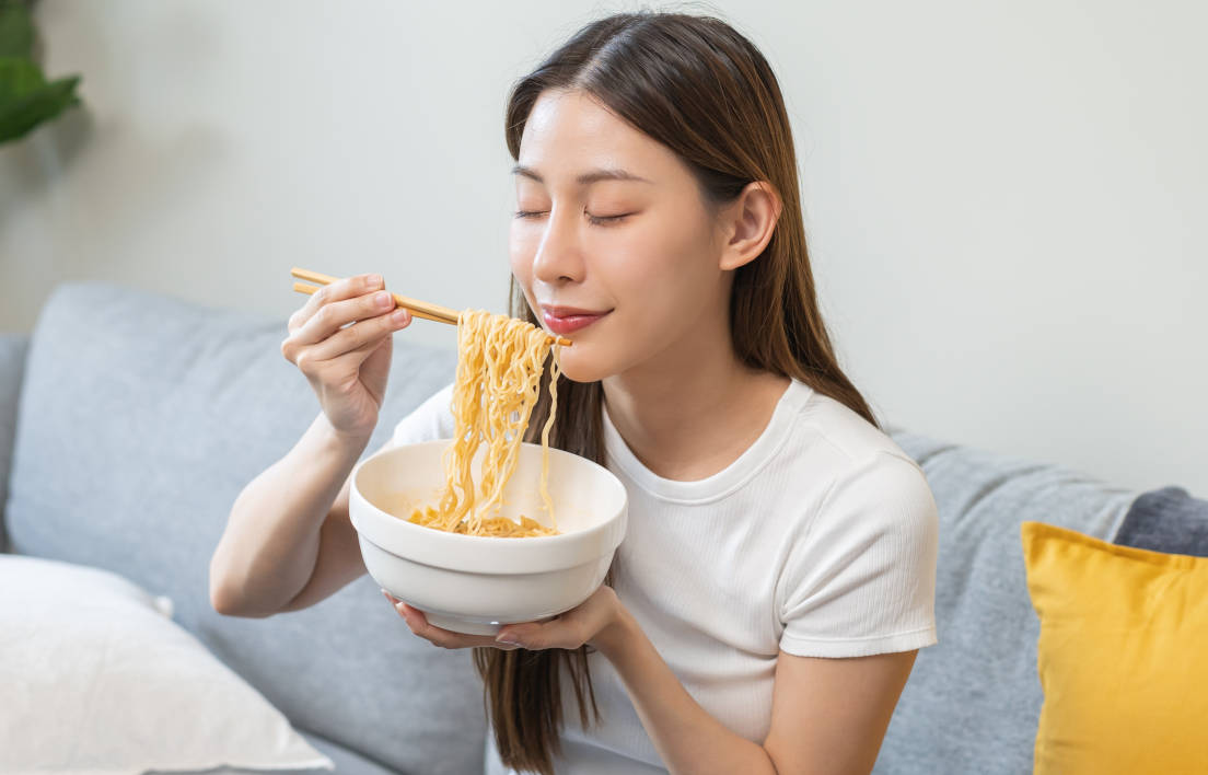 Bolehkah Ibu Menyusui Makan Mie Instan? Cek Faktanya, Mums!