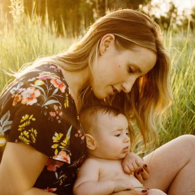 Mitos Rambut Rontok saat Anak Mulai Main Ludah