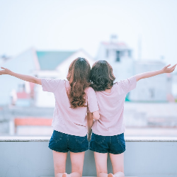 Serunya Hamil Bareng Sahabat