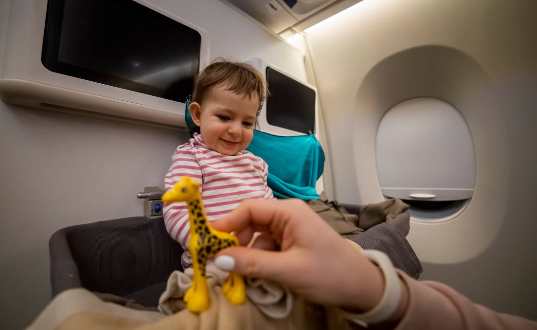 Tips Aman Naik Pesawat Bersama Balita, Anti Tantrum dan Nyaman!