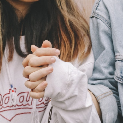 Apakah Ada Orang yang Tidak Pernah Merasakan Jatuh Cinta?