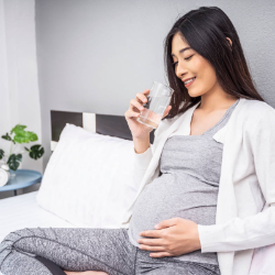 Pastikan Cukup Minum Jika Bumil Puasa, Yuk Terapkan Pola 2-4-2