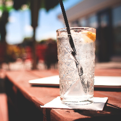 6 Alasan Mengapa Kamu Selalu Merasa Haus