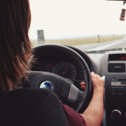 Ibu Hamil Menyetir Mobil, Aman Tidak Ya?