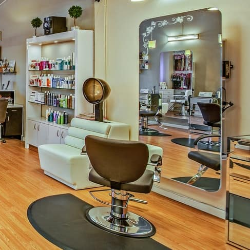 Amankah Potong Rambut atau Manikur di Salon selama Pandemi Coronavirus?