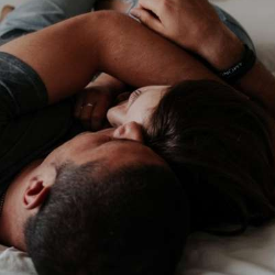 Menggunakan Air Liur sebagai Pelumas, Amankah?