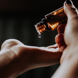 Amankah Menggunakan Minyak Kayu Putih saat Hamil?