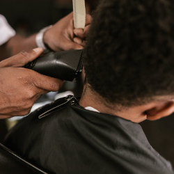 Anak Selalu Ketakutan Setiap Potong Rambut? Ini Triknya